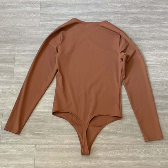 Abercrombie & Fitch Womens Bodysuit Sz Small Long Sleeve Asymmetrical Neck NEW - Picture 2 of 6